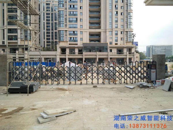 明昇壹城學校電動伸縮門項目完工現(xiàn)場