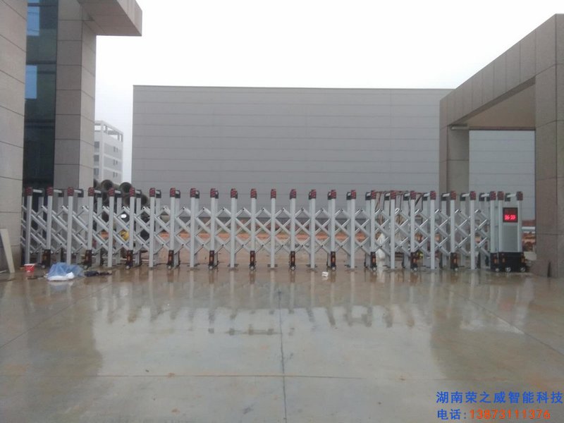 長沙伸縮門,長沙電動(dòng)門,長沙電動(dòng)伸縮門,長沙伸縮門,長沙電動(dòng)伸縮門廠