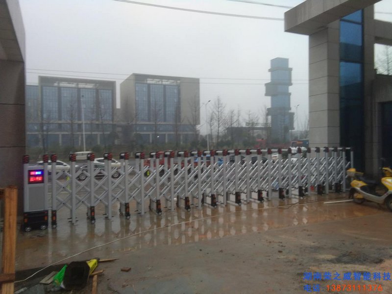 長沙伸縮門,長沙電動(dòng)門,長沙電動(dòng)伸縮門,長沙伸縮門,長沙電動(dòng)伸縮門廠